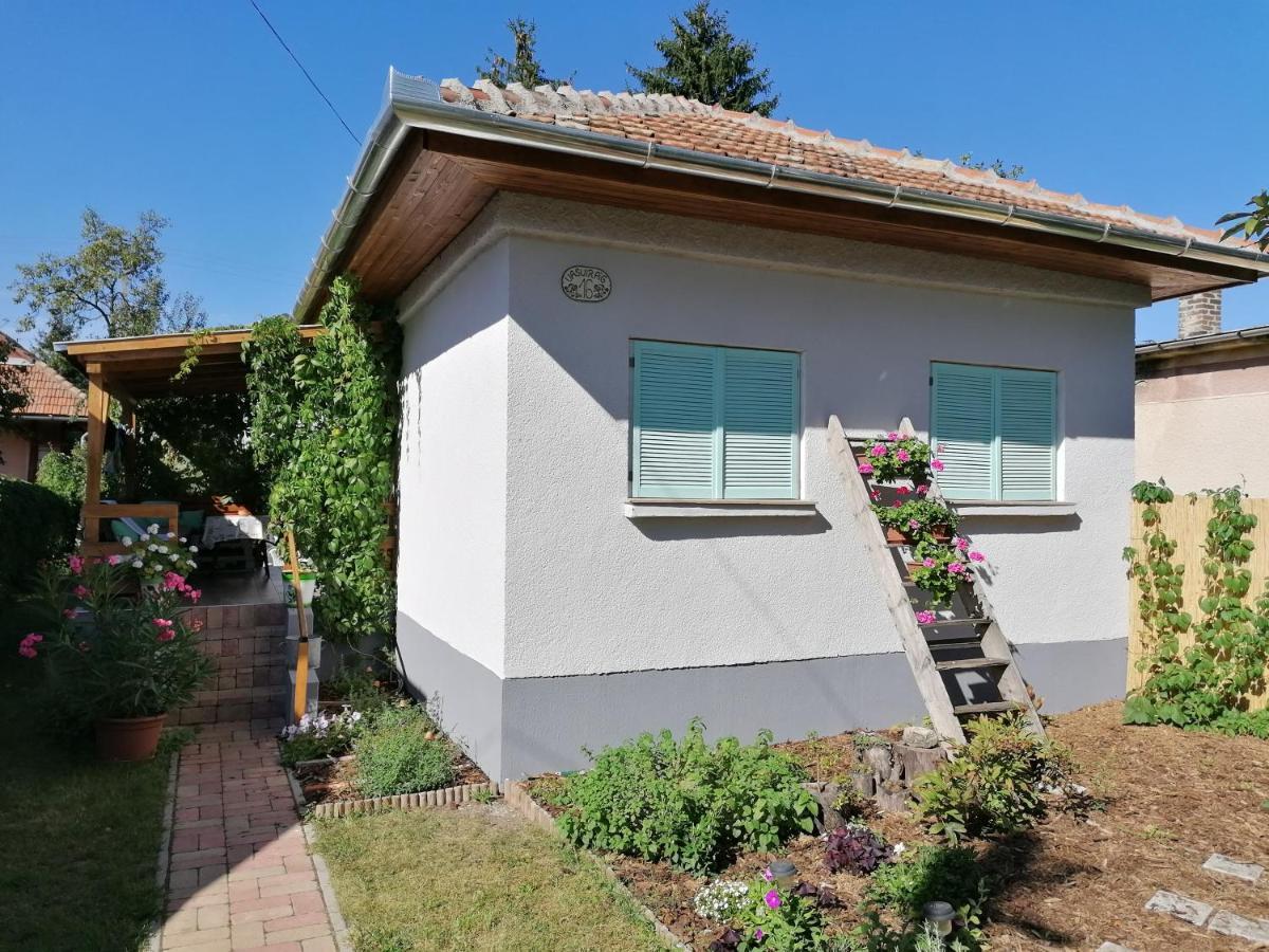 Menta Apartman Mezokovesd Luaran gambar